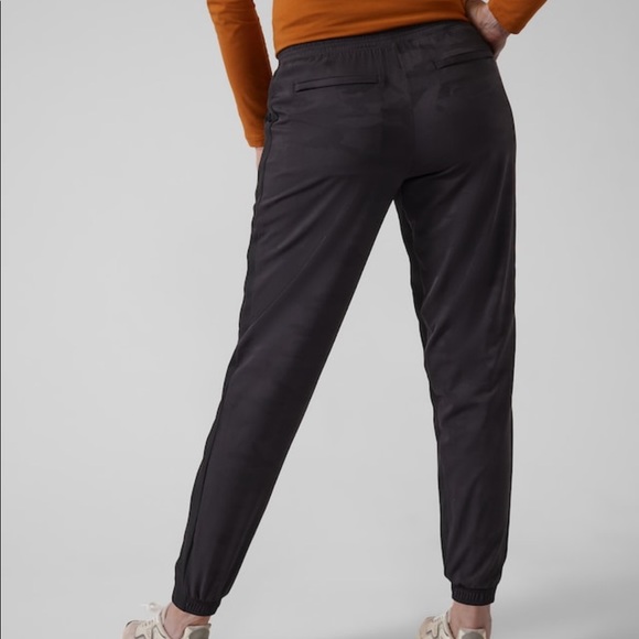 Athleta Brooklyn Lined Camo Jogger Pants - Picture 5 of 16